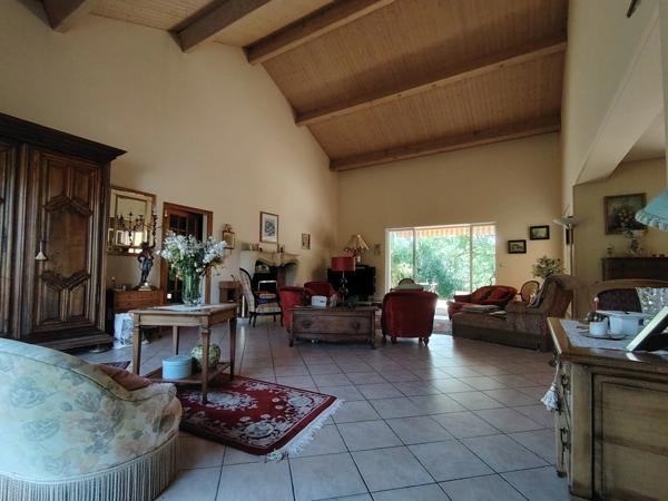 A vendre, Villa d'architecte dans un havre de paix situé à Migné Auxances