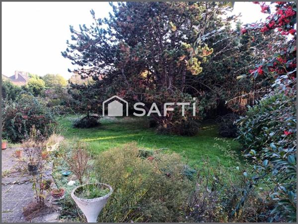 terrain tres bien situe 44metre de facade et 25 de profondeur