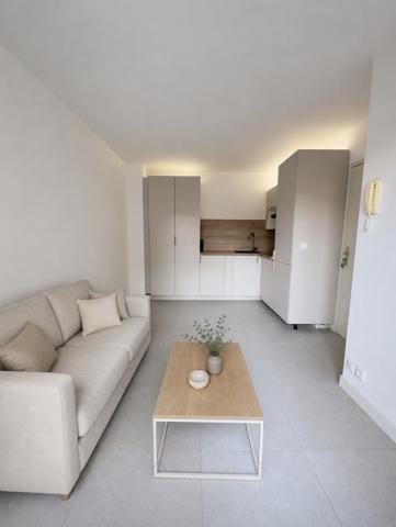 NICE RIQUIER / PORT – STUDIO AVEC TERRASSE – AIRBNB