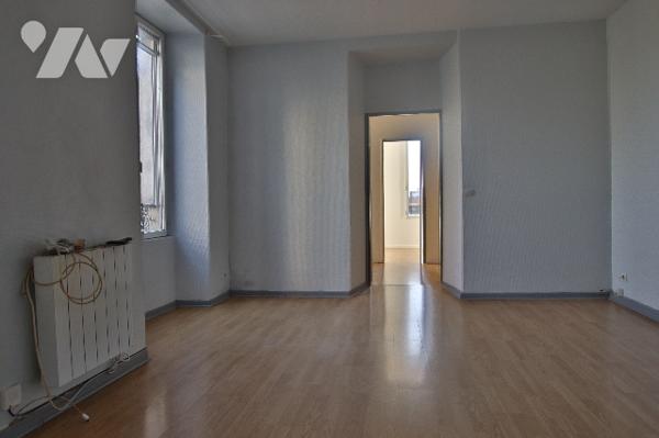 A vendre à Montereau-Fault-Yonne 77130, appartement 2 pièces, 43 m² environ, cave.