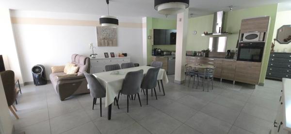 Superbe appartement de standing de plain pied ( 83.5 m²) avec balcon