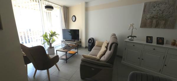 Superbe appartement de standing de plain pied ( 83.5 m²) avec balcon