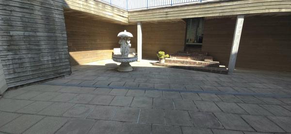 Superbe appartement de standing de plain pied ( 83.5 m²) avec balcon