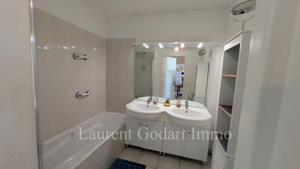 Appartement T3 avec loggia, cellier et parking en sous-sol