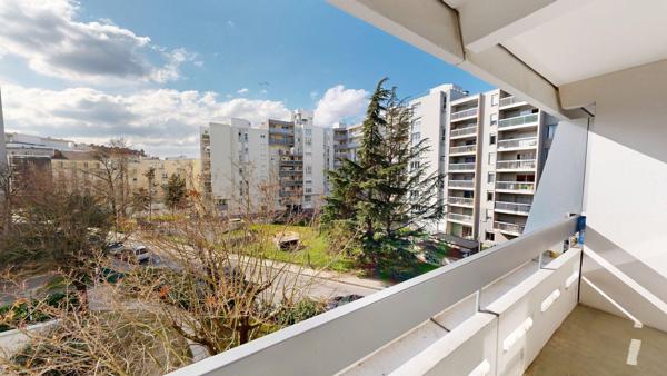 T1 rénové de 36m² avec balcon et cave (place de parking possible)