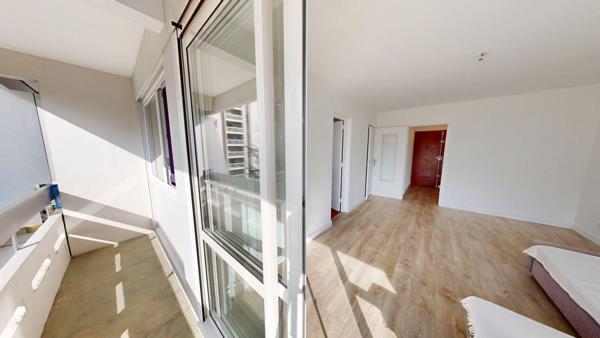 T1 rénové de 36m² avec balcon et cave (place de parking possible)