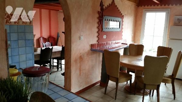 SAINT-GIRONS : Maison de caractère (14 pièces) et maison individuelle (8 pièces) dans parc de 4 ha.