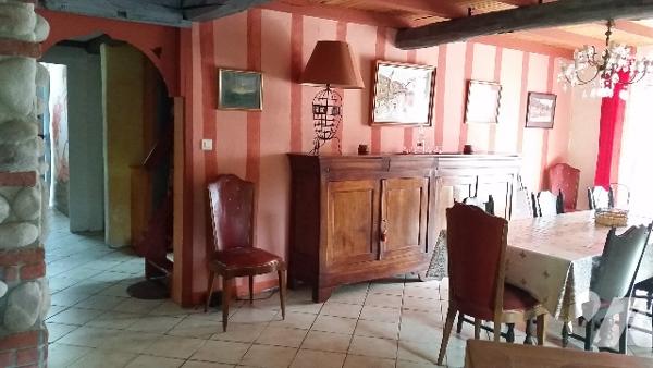 SAINT-GIRONS : Maison de caractère (14 pièces) et maison individuelle (8 pièces) dans parc de 4 ha.