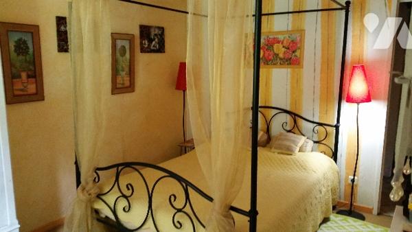 SAINT-GIRONS : Maison de caractère (14 pièces) et maison individuelle (8 pièces) dans parc de 4 ha.