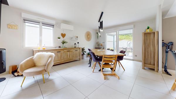SAINT-AVOLD - MAISON CONTEMPORAINE - 135 m² -4 CHAMBRES -TERRAIN PLAT  6,90 ARES