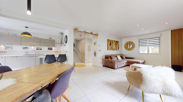 SAINT-AVOLD - MAISON CONTEMPORAINE - 135 m² -4 CHAMBRES -TERRAIN PLAT  6,90 ARES