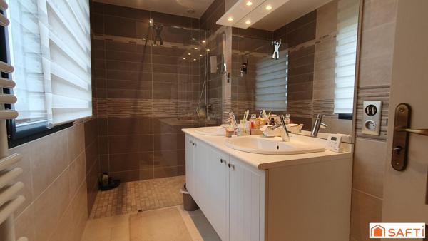 Maison contemporaine de 4 chambres , jolie camagne