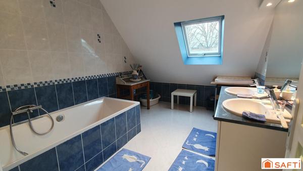 Maison contemporaine de 4 chambres , jolie camagne