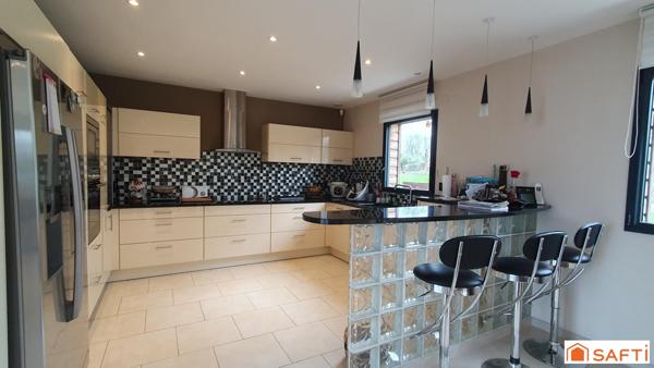 Maison contemporaine de 4 chambres , jolie camagne