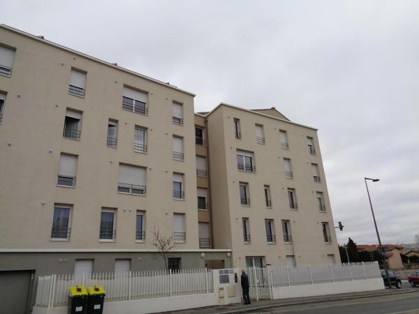 Parking · Location Bron (69500) 7m²