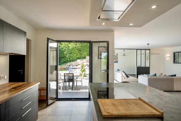 Maison contemporaine 7 pièces – Piscine – Hauteurs de Miribel – À 20 minutes de Lyon