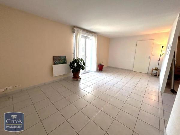 Appartement à louer 2 pièces 47.35m² Saint-Brieuc (22000)