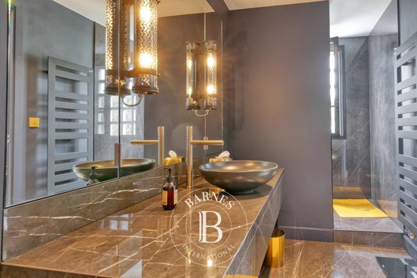 Saint-Marc-sur-Mer, Maison 8 Chambres -  556 m² à vendre