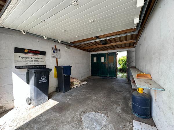 Maison de 107m² à rénover à Vannes Ouest avec jardin, garage et véranda proche commodités