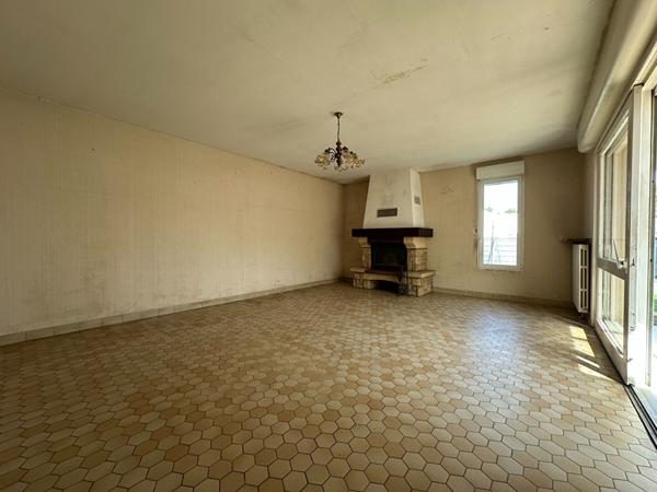 Maison de 107m² à rénover à Vannes Ouest avec jardin, garage et véranda proche commodités