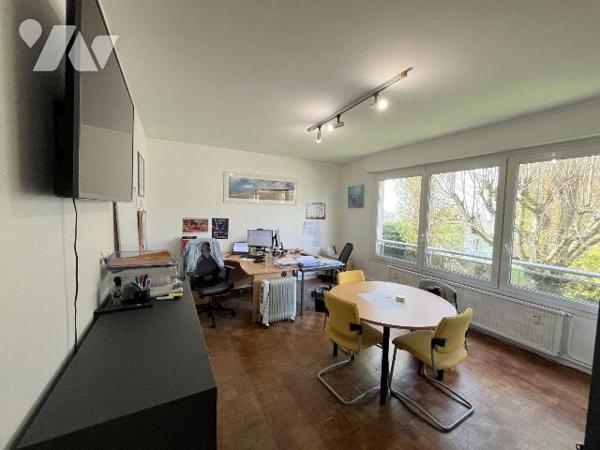 Uniquement chez votre Notaire.
Appartement à Vendre.
Notre Service Immobilier vous propose ce...