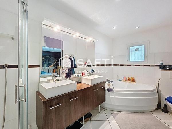 Maison familiale de 123 m² sur parcelle de 800 m².