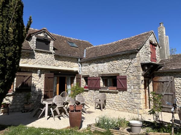Maison en pierre avec vie de plain-pied et grange