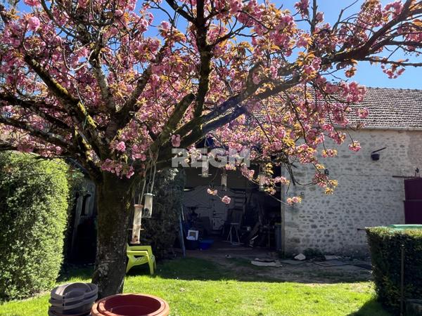 Maison en pierre avec vie de plain-pied et grange