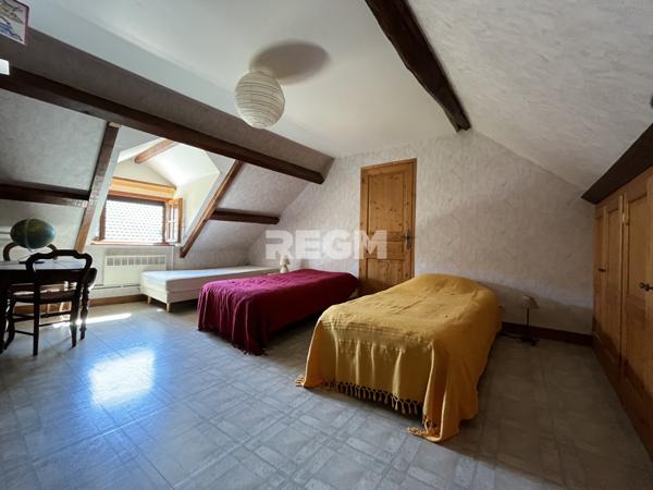 Maison en pierre avec vie de plain-pied et grange