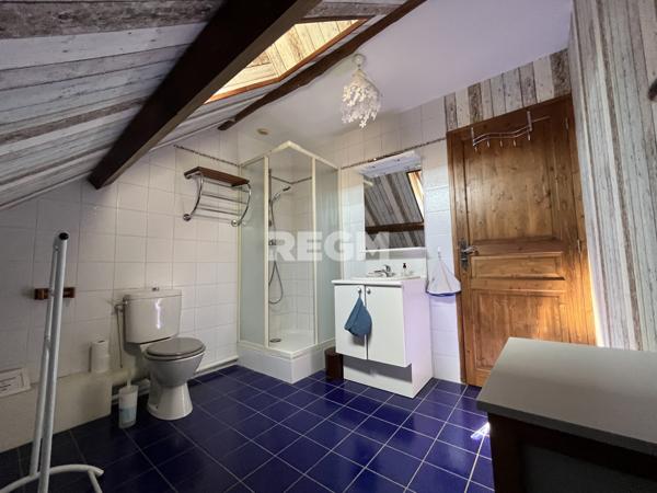 Maison en pierre avec vie de plain-pied et grange