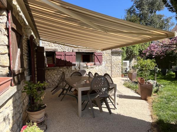 Maison en pierre avec vie de plain-pied et grange
