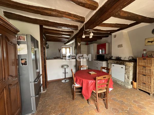 Maison en pierre avec vie de plain-pied et grange