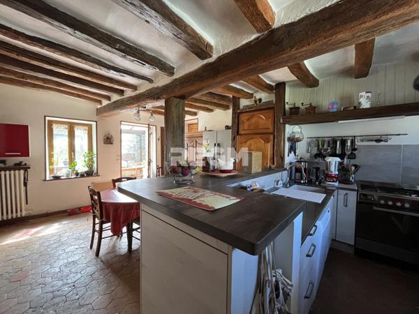 Maison en pierre avec vie de plain-pied et grange