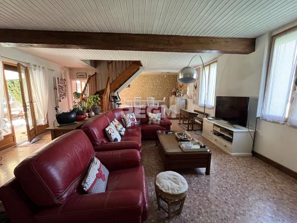 Maison en pierre avec vie de plain-pied et grange