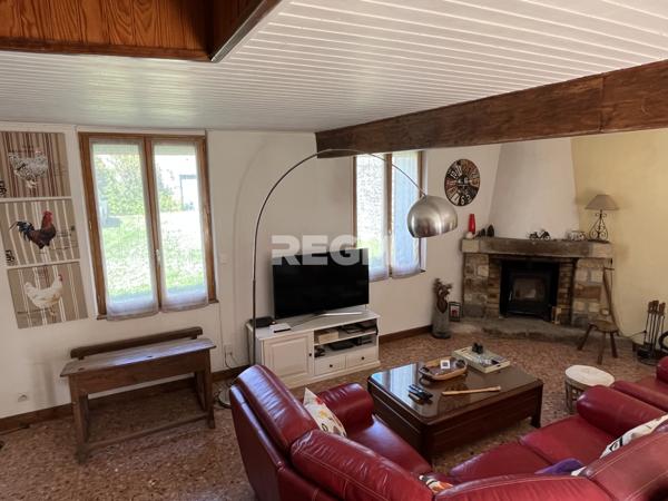 Maison en pierre avec vie de plain-pied et grange