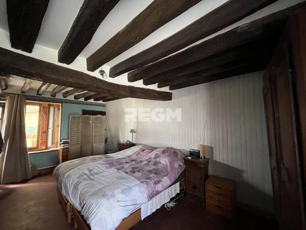 Maison en pierre avec vie de plain-pied et grange