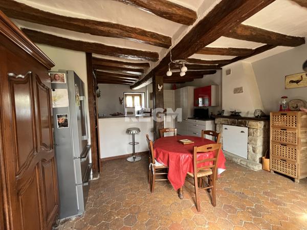 Maison en pierre avec vie de plain-pied et grange