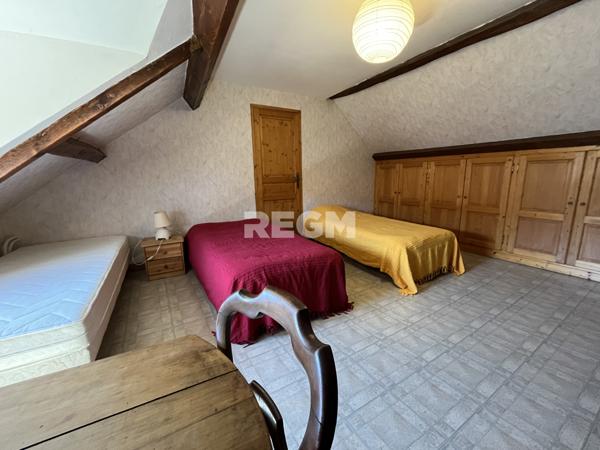 Maison en pierre avec vie de plain-pied et grange
