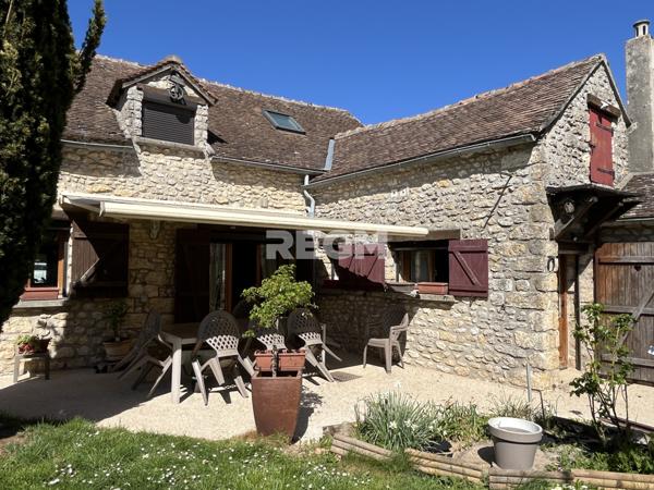 Maison en pierre avec vie de plain-pied et grange