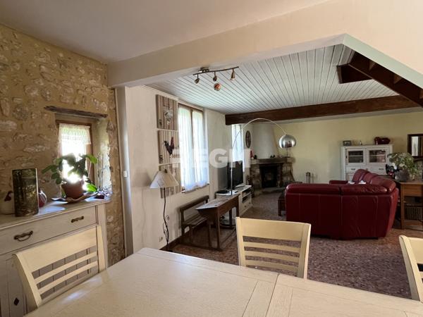Maison en pierre avec vie de plain-pied et grange