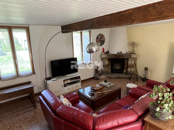 Maison en pierre avec vie de plain-pied et grange