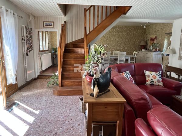 Maison en pierre avec vie de plain-pied et grange