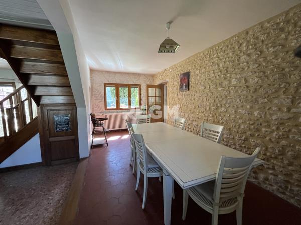 Maison en pierre avec vie de plain-pied et grange
