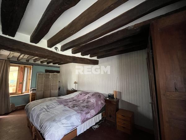 Maison en pierre avec vie de plain-pied et grange