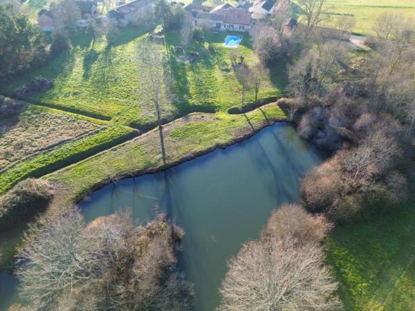 Charmante propriété en pierre, 254 m² à l'ouest de PERIGUEUX 24000