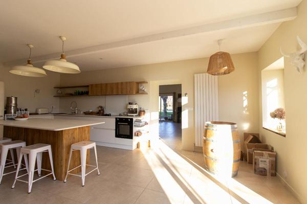 Charmante propriété en pierre, 254 m² à l'ouest de PERIGUEUX 24000