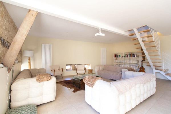 Charmante propriété en pierre, 254 m² à l'ouest de PERIGUEUX 24000