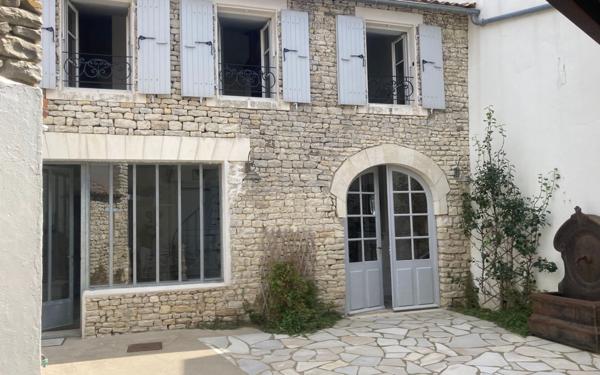 Maison à vendre    3 pièces •  La Flotte