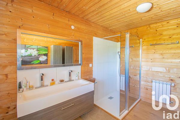 Maison 10 pièces de 233 m² à Ussac (19270)