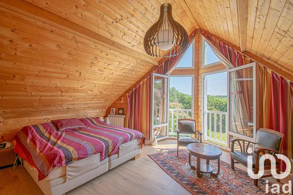 Maison 10 pièces de 233 m² à Ussac (19270)